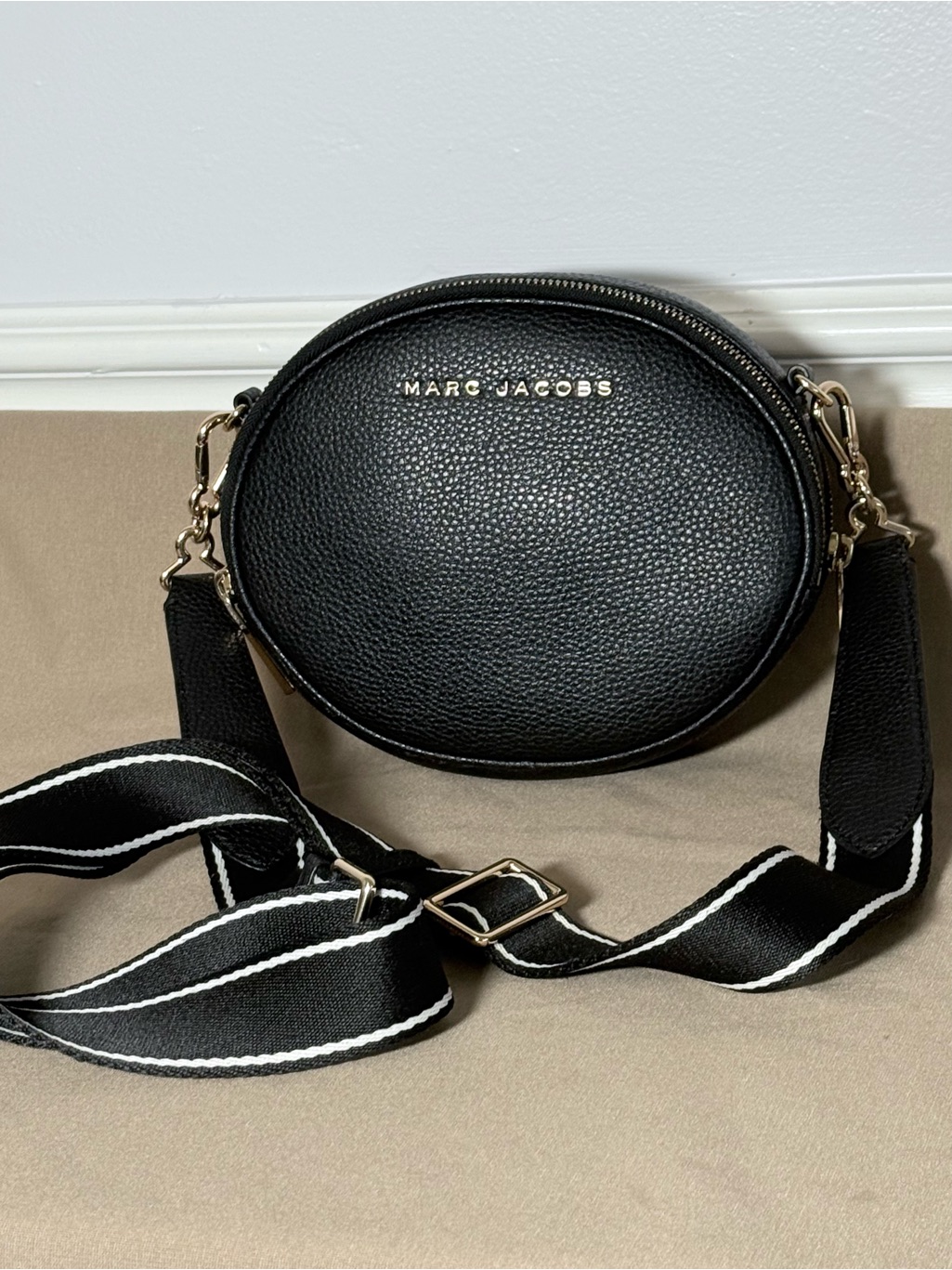 Authentic Marc Jacobs "The Disc" Round Crossbody Bag Black Pebbled Leather